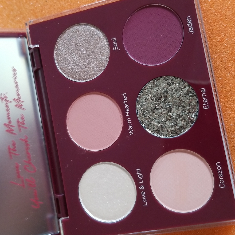 Dominique Cosmetics Unconditional Palette